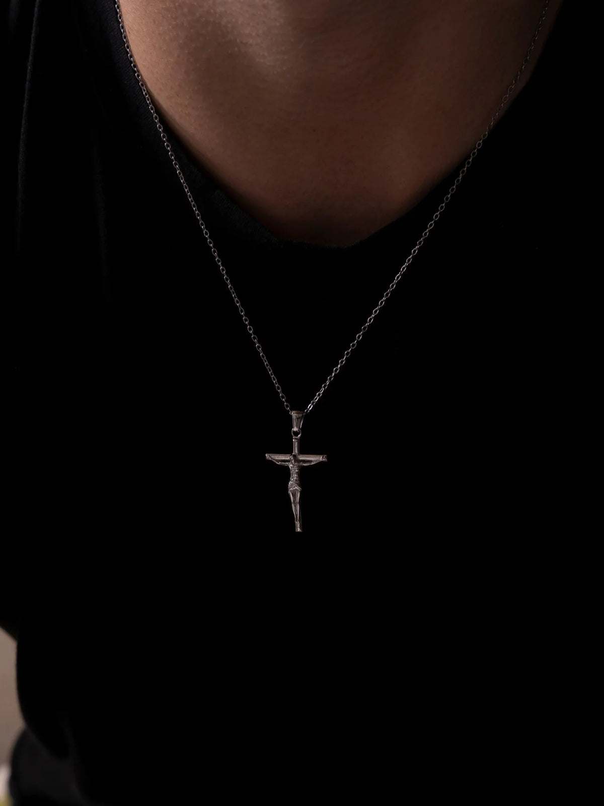 CADENA CON CRUCIFIJO