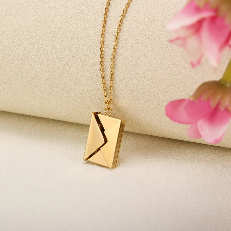Set Hadiah Rantai Leher "Love Letter"
